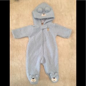 Carter’s Winter Onesie size-Newborn